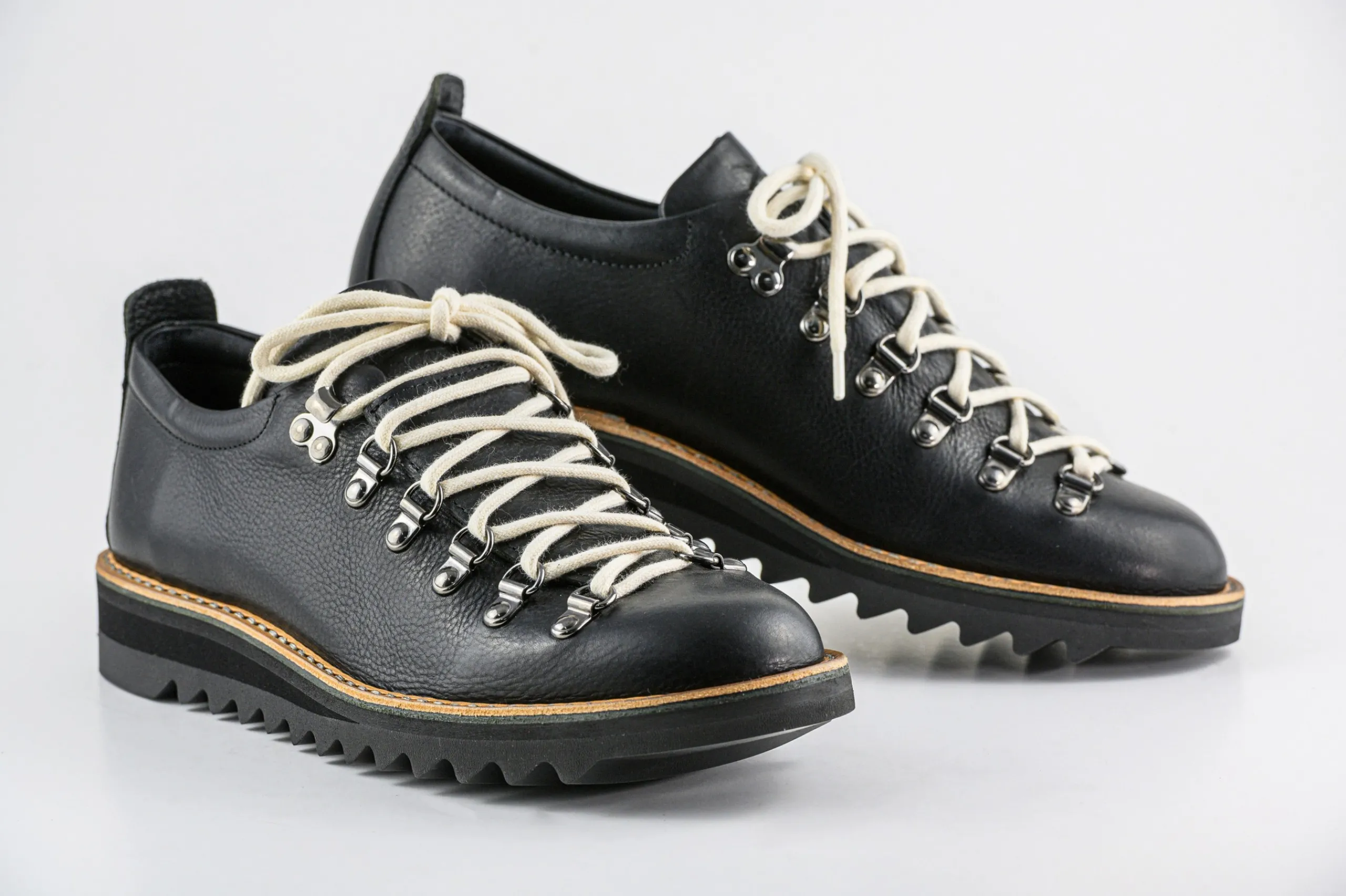 Discount M121 Black Shoes